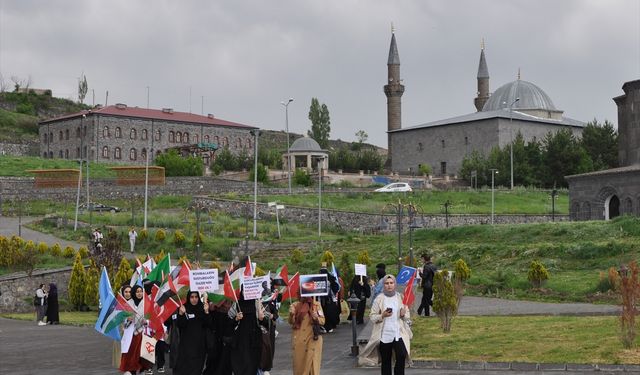 Kars'ta sağlık çalışanları Gazze için 30 haftadır "sessiz yürüyüş" yapıyor