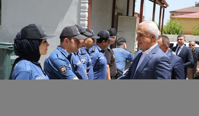 Muş Valisi Çakır, güvenlik güçlerinin bayramını kutladı