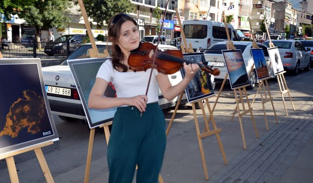 Muş'ta fotoğraf sergisi ve kitap standı açıldı