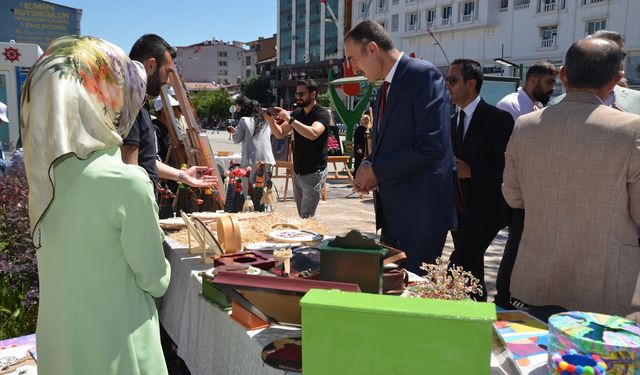 Muş'ta özel öğrencilerin yaptığı ürünler sergilendi