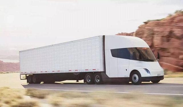 Elektrikli Kamyon Tesla Semi 2026'da Yollarda Olacak!