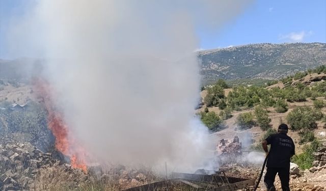 Tunceli'de otluk alanlarda çıkan yangınlar söndürüldü