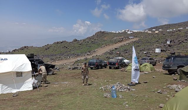 Ağrı Dağı'nda hayatını kaybeden 2 kişinin cenazelerini indirme çalışması sürüyor