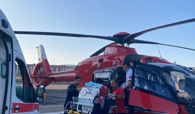 Bingöl'de ambulans helikopter bir günlük bebek için havalandı