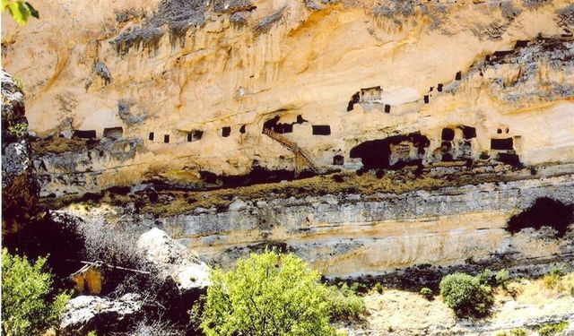 Tunceli'de kayalara konut amacıyla oyulan hücrelerin gizemi