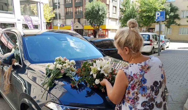 Düğün sezonuyla birlikte çiçekçilerde ‘gelin arabası’ yoğunluğu başladı