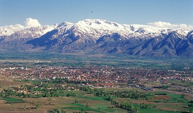 Ekşisu yolu üzerindeki taşların sırrı