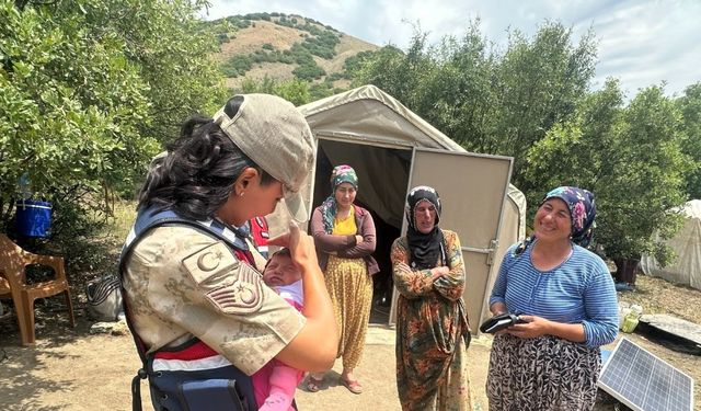 Erzincan Jandarmasından çocuklara şefkat eli