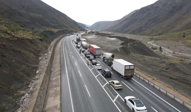 Erzincan-Sivas kara yolunda heyelan