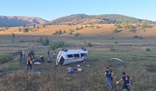 Erzincan'da minibüs devrildi, 1 kişi öldü, 6 kişi yaralandı