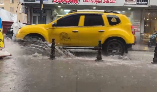 Erzincan'da sağanak sonrası sel meydana geldi