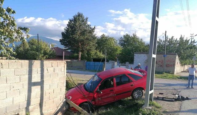 Erzincan’da trafik kazası: 2 yaralı