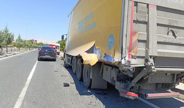 GÜNCELLEME - Malatya'da otomobilin kamyona çarpması sonucu 1 kişi öldü