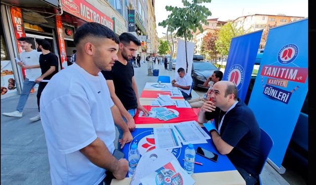 Hakkari'de öğrencilere YKS tercih danışmanlığı hizmeti