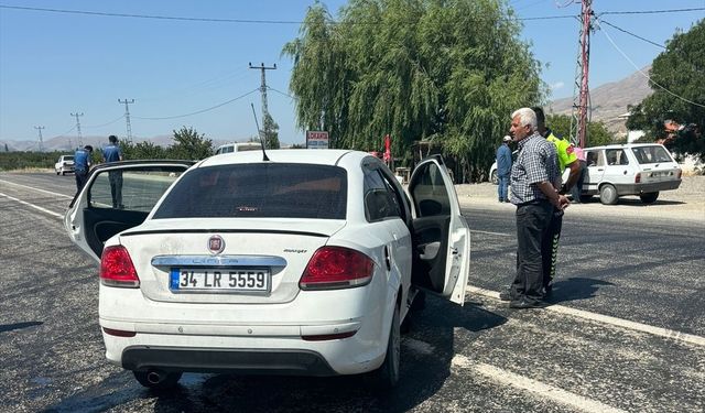 Malatya'da hafif ticari araç ile otomobilin çarpıştığı kazada 6 kişi yaralandı