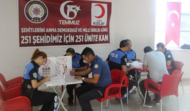 Malatya'da polislerden Türk Kızılay'a 251 ünite kan bağışı