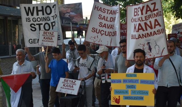 Malatya'da sağlık çalışanları İsrail'in Filistin'e yönelik saldırılarını protesto etti