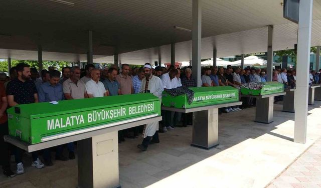 Malatya’da uykularında öldürülen anne, kızı ve torunu defin edildi