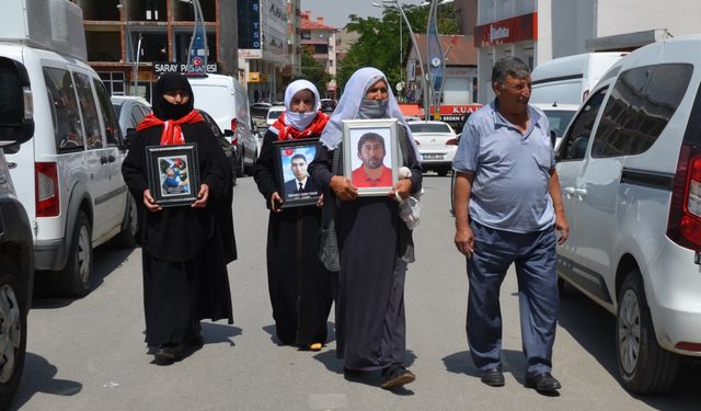 Muşlu aileler DEM Parti önündeki eylemlerini sürdürdü