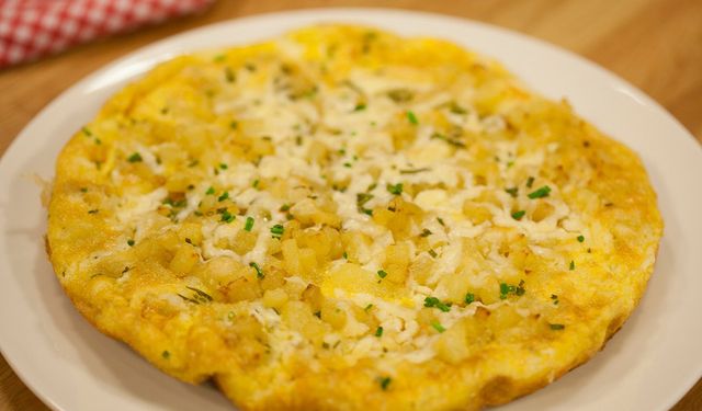 Pazar kahvaltısına patatesli omlet tarifi