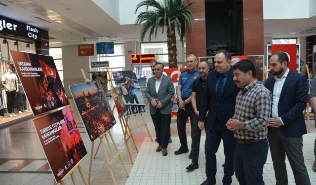 Tatvan'da "15 Temmuz" konulu fotoğraf sergisi açıldı