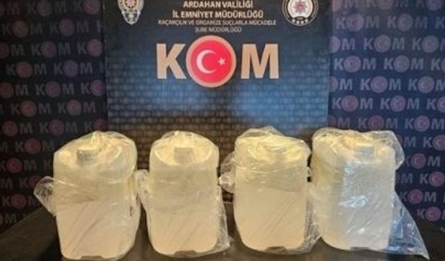 Ardahan'da bir kargo firmasında 20 litre etil alkol ele geçirildi