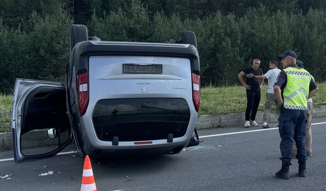 Ardahan'da kamyonet ile otomobilin çarpıştığı kazada 7 kişi yaralandı