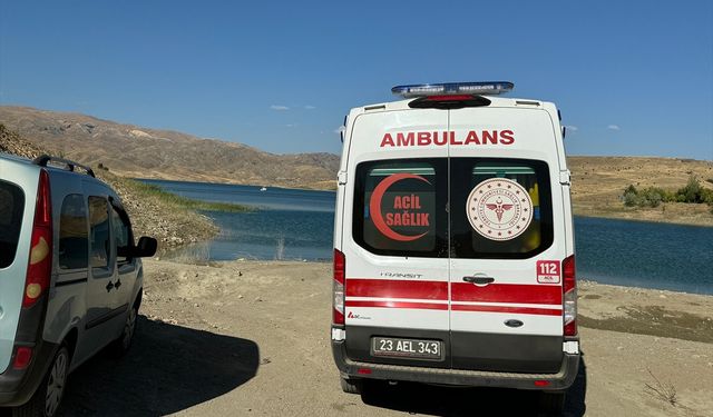 Elazığ'da baraj gölünde kaybolan genç için arama çalışması başlatıldı