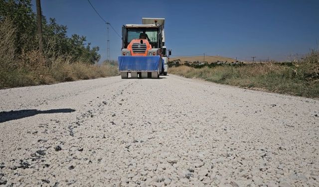 Elazığ'da Fatmalı köyünde yürütülen yol çalışmaları tamamlandı