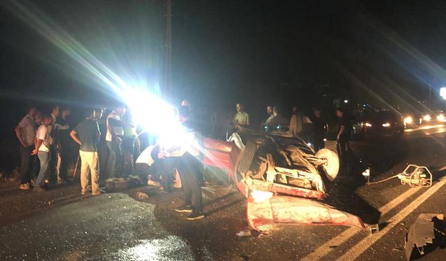 Elazığ'da otomobil traktöre çarptı, 5 kişi yaralandı