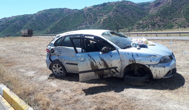 Erzincan’da devrilen otomobildeki 4 kişi yaralandı