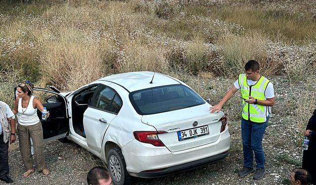 Erzincan'da iki otomobilin çarpıştığı kazada 5 kişi yaralandı