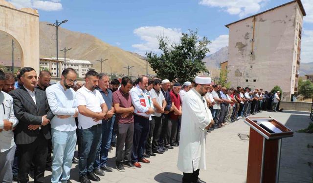 Haniye için Hakkari’de gıyabi cenaze namazı kılındı