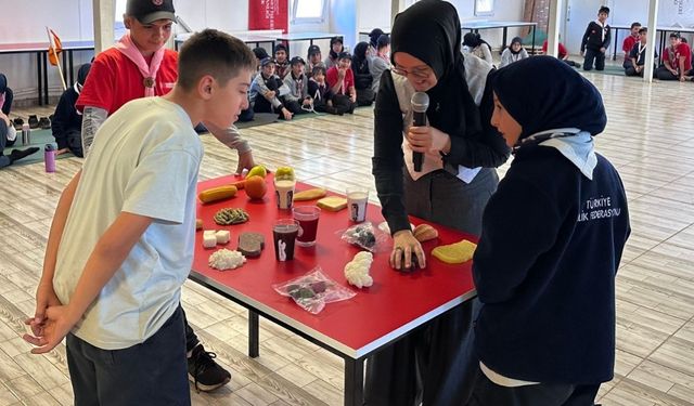 İzcilere “Bilinçli Teknoloji Kullanımı, Teknoloji Bağımlılığı Ve Sağlıklı Beslenme” eğitimi verildi