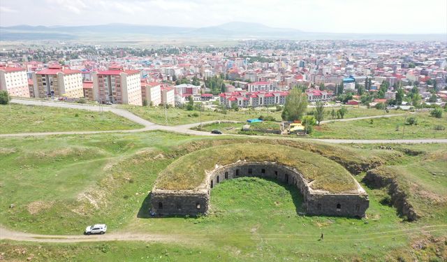 Kars'taki "Gemli Tabya" turizme kazandırılmayı bekliyor