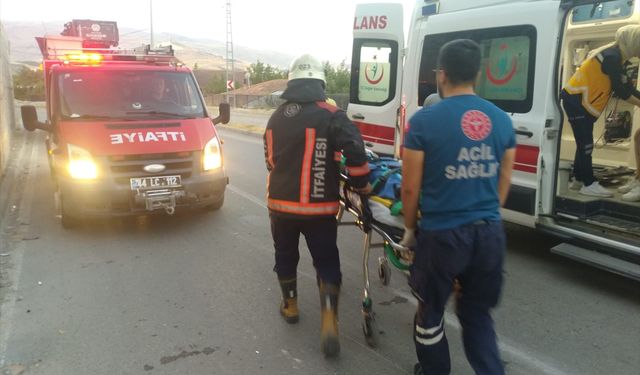 Malatya'da takla atan otomobildeki 2 kişi yaralandı