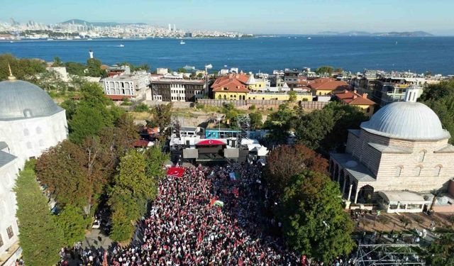 "Şehit Heniyye’den Son Çağrı" mitingi için binlerce kişi Ayasofya Meydanı’nda toplandı