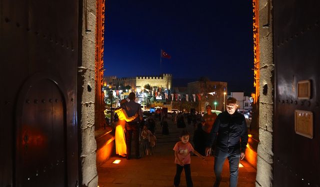 "Tarih, sanat ve eğlencenin yolu" olan festival Erzurum gecelerini hareketlendirdi