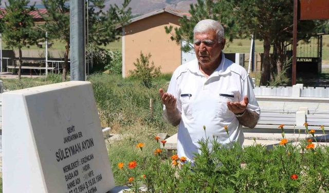 Teröre verilen ilk şehit Süleyman Aydın, kabri başında anıldı