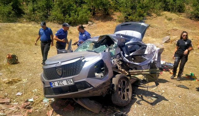 Tunceli'de kamyonla çarpışan otomobildeki 2 kişi öldü, 6 kişi yaralandı