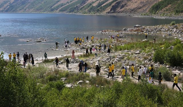 "Turistik Tatvan Treni" ile Bitlis'e gelenler, tarihi mekanlarla doğal güzellikleri gezdi