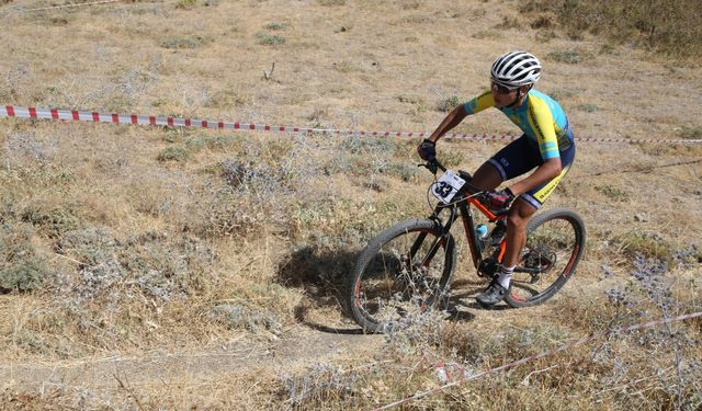 Uluslararası dağ bisikleti yarışması, Hakkari'de yapıldı