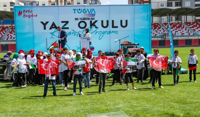 Van'da TÜGVA'nın yaz okulu kapanış programı yapıldı