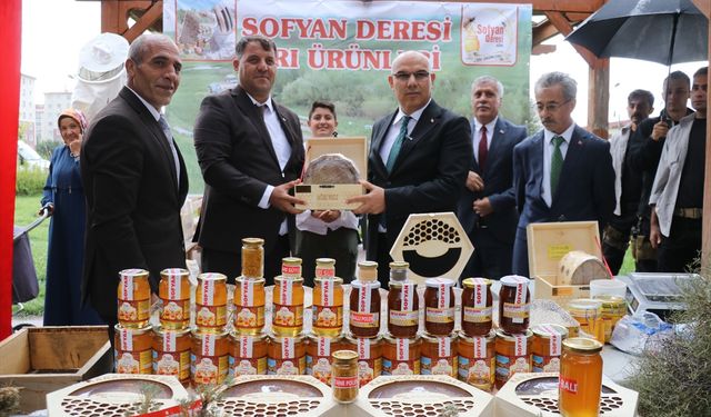 Ağrı'da coğrafi işaretle tescillenen geven balının tanıtıldığı festival başladı