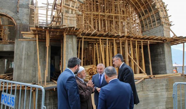 Cumhurbaşkanı Başdanışmanı Kışla, Hakkari'de ziyaretlerde bulundu