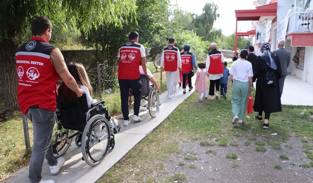 Devlet korumasındaki çocuklar, Erzurumlu Kore gazisinin gününü kutladı