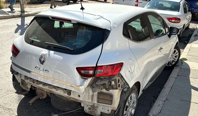 Elazığ'da iki otomobilin çarpıştığı kazada, 1 kişi yaralandı