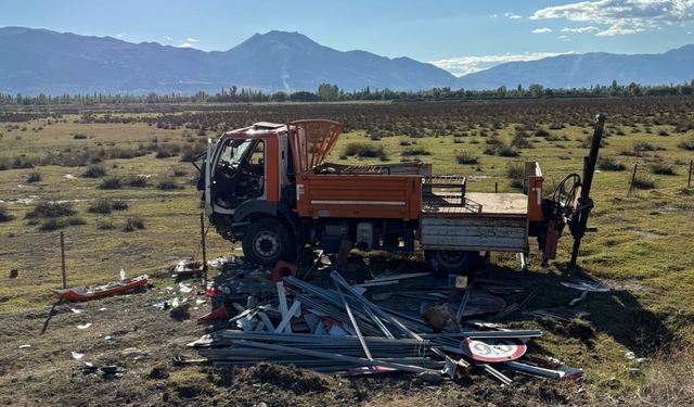 Erzincan’da otomobilin kamyona çarpması sonucu 3 kişi yaralandı