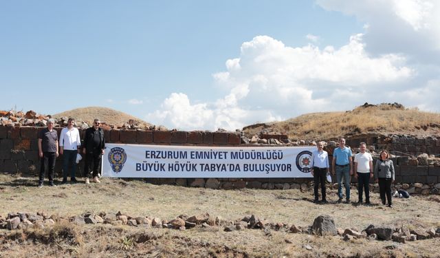 Erzurum'da 140 polis, tarihi Büyük Höyük Tabyası'nda "mıntıka" temizliği yaptı