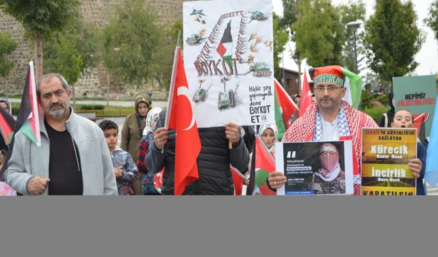 Erzurum'da hekimler ve sağlık çalışanları Gazze için "sessiz yürüyüş" yaptı